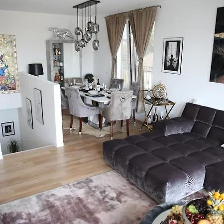 Royaldeluxe Penthouse By Kevany * Colonia